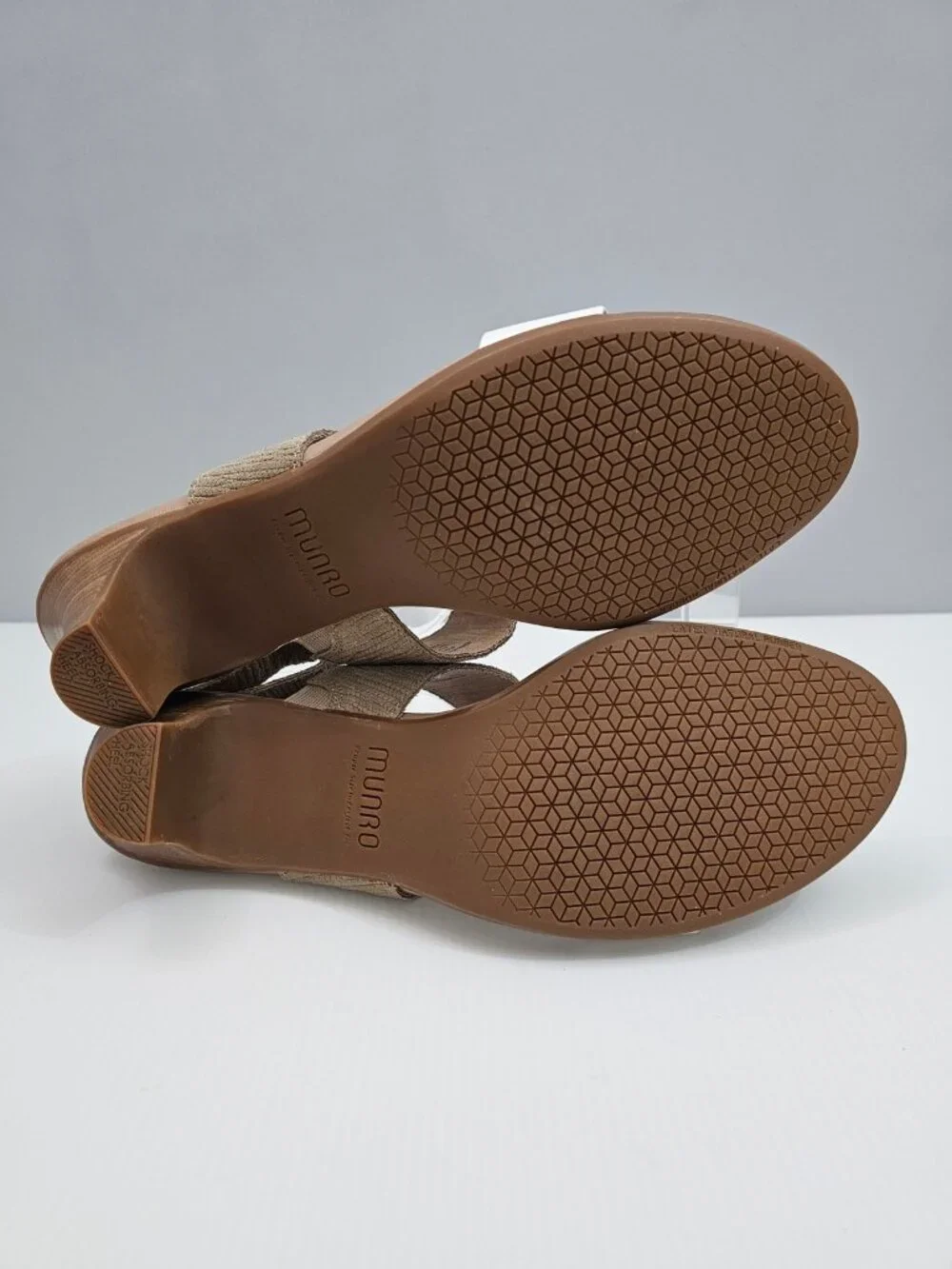 Munro Livia Slingback Sandals Womens 11.5 White Tan Leather Kitten Heel Comfort